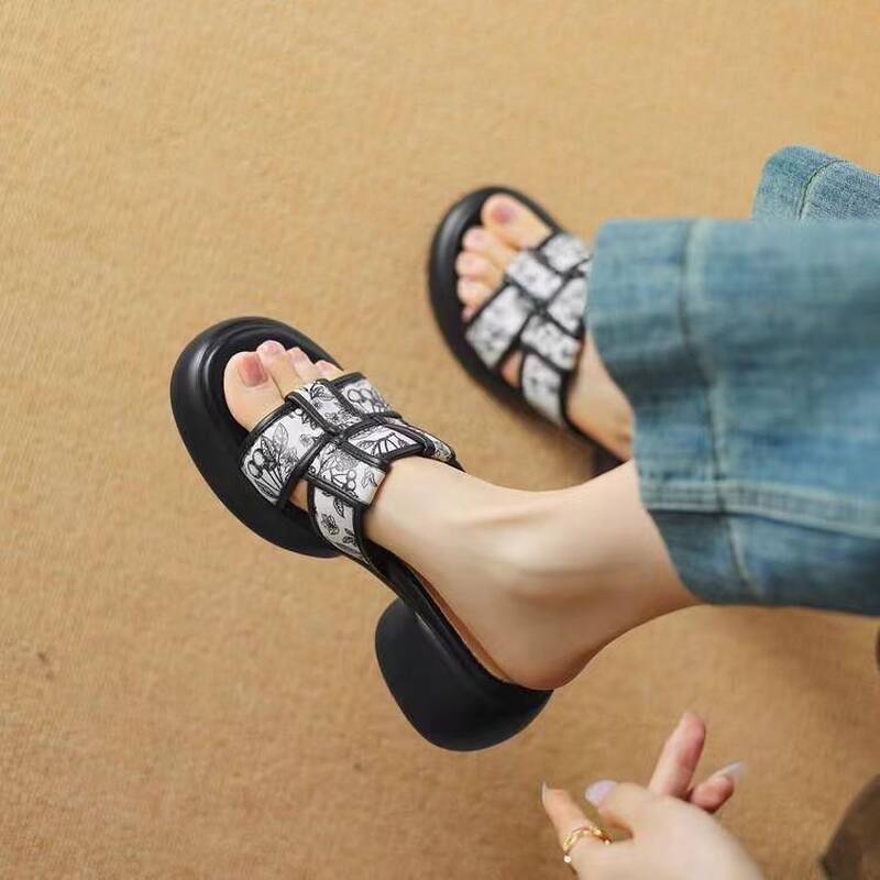 Fashionable Thick-soled Embroidered Slippers, Retro Apricot And Black Open-toe Sandals, 2026 Soft Leather Platform_vogvips.com